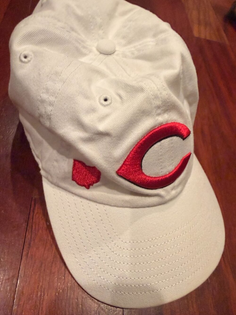 Cincinnati Reds baseball hat - Picture 2 of 5